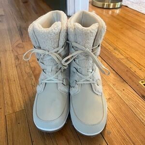 Women’s Cream Sherpa Lace-Up Winter Boots